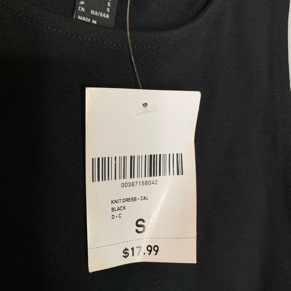 High neck, tight black dress - Picture 3 of 3